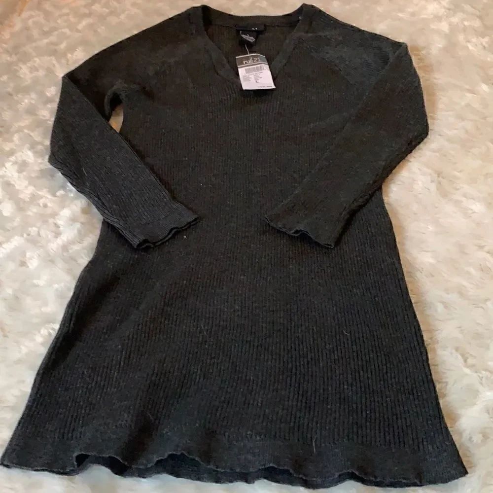 Forever 21 Women’s Top Size L Gray long sleeved rib knit top